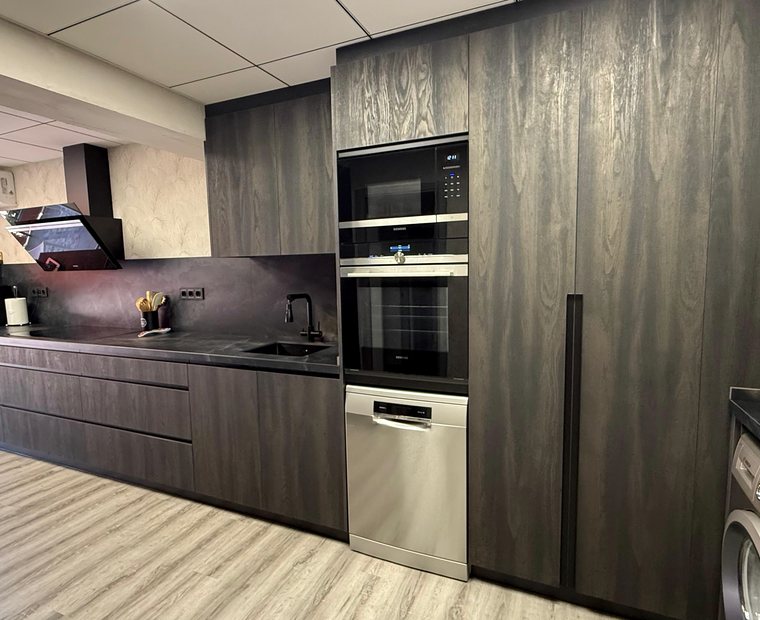 Zona de hornos y columna en cocina CARPINS